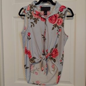 Polly & Esther floral sleeveless button up blouse